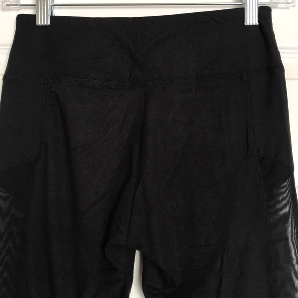 Sports Capri Legging W/ Mesh & Straps NWT - Picture 5 of 8
